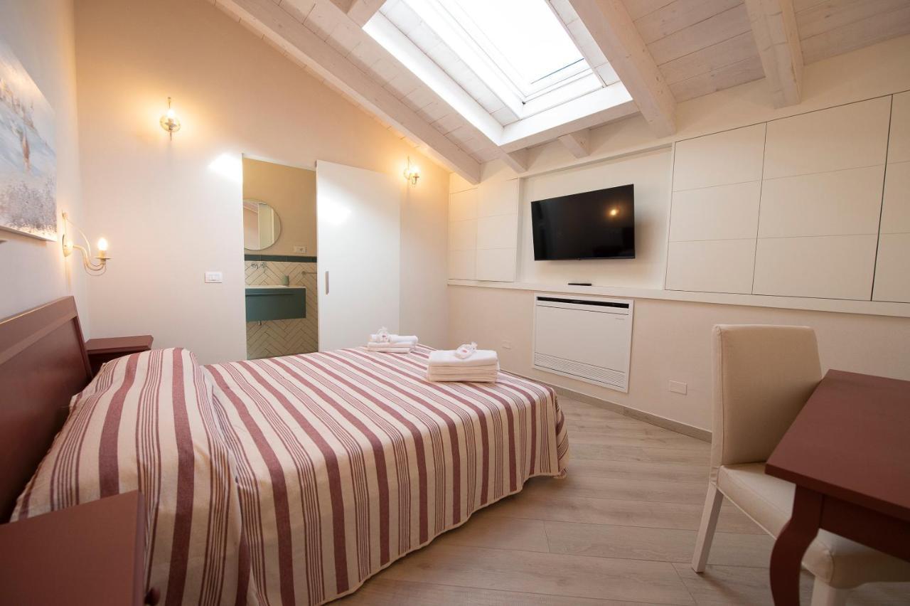 Villino Micol Camere A Due Passi Dal Mare Marina Di Carrara Exterior photo