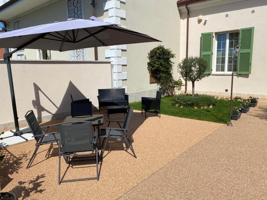 Villino Micol Camere A Due Passi Dal Mare Marina Di Carrara Exterior photo